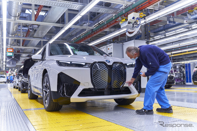 ドイツ・ディンゴルフィン工場で量産を開始したBMW iX
