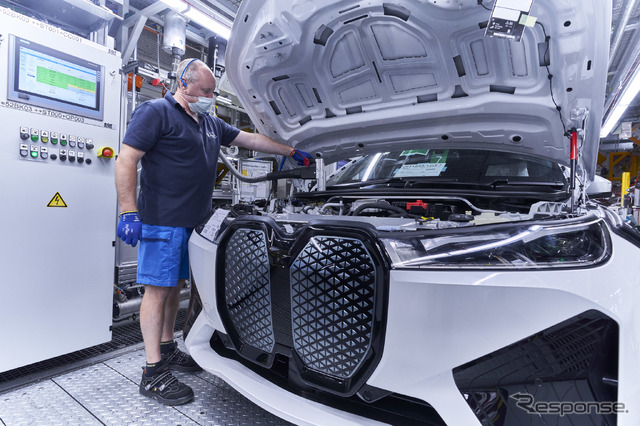 ドイツ・ディンゴルフィン工場で量産を開始したBMW iX