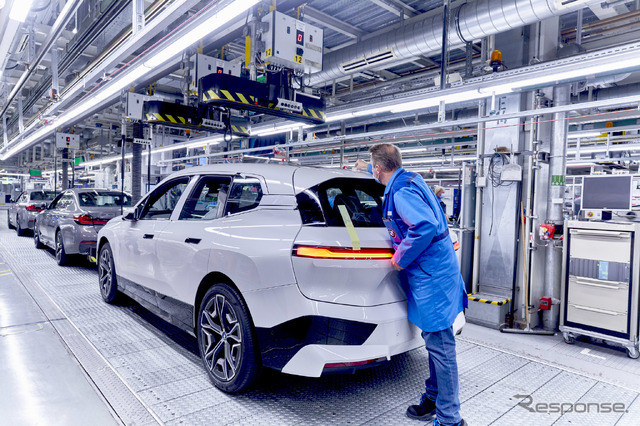 ドイツ・ディンゴルフィン工場で量産を開始したBMW iX