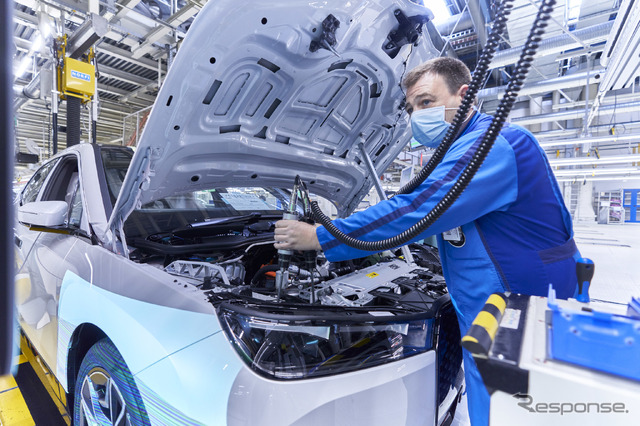 ドイツ・ディンゴルフィン工場で量産を開始したBMW iX