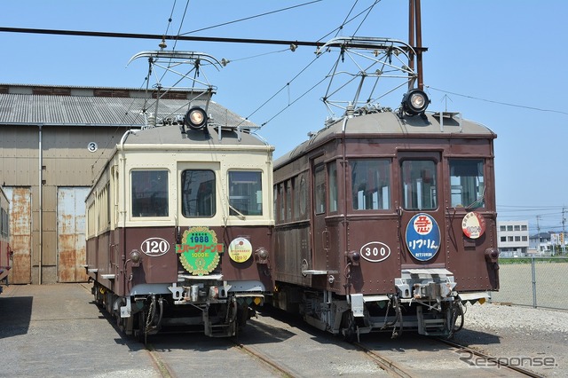 昭和になる直前に誕生した1000形120号と3000形300号。ともに、ことでん開業時から在籍する生え抜き。