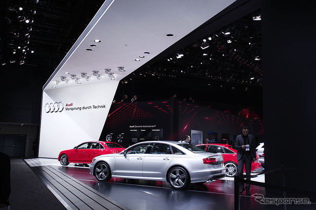 デトロイトモーターショー2013:スタンドに「Vorsprung durch Technik」を掲示。