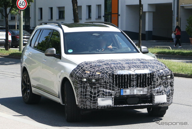 BMW X7 改良新型プロトタイプ(スクープ写真)