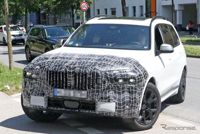 BMW X7 改良新型プロトタイプ(スクープ写真)