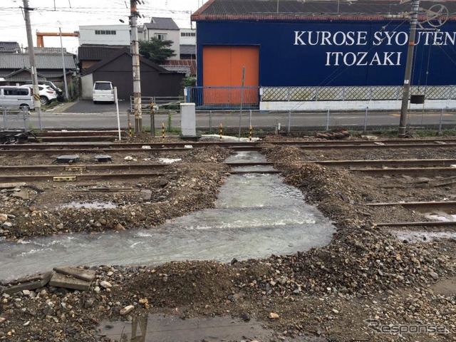 冠水した山陽本線糸崎駅構内（7月8日）。