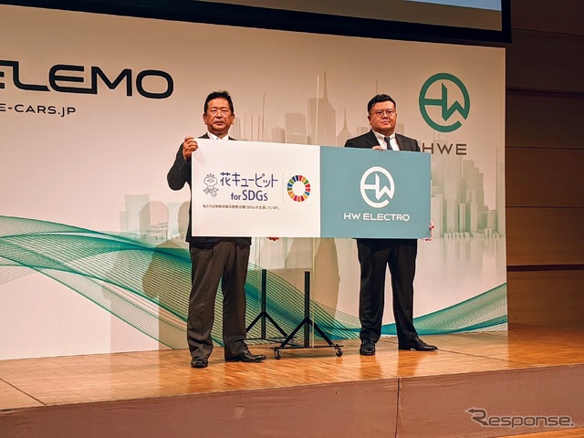 実証実験で協力するHWエレクトロの蕭社長（右）とJFTD花キューピットの澤田会長