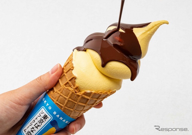 東京ばな奈ソフトクリーム(チョコがけばな奈味)