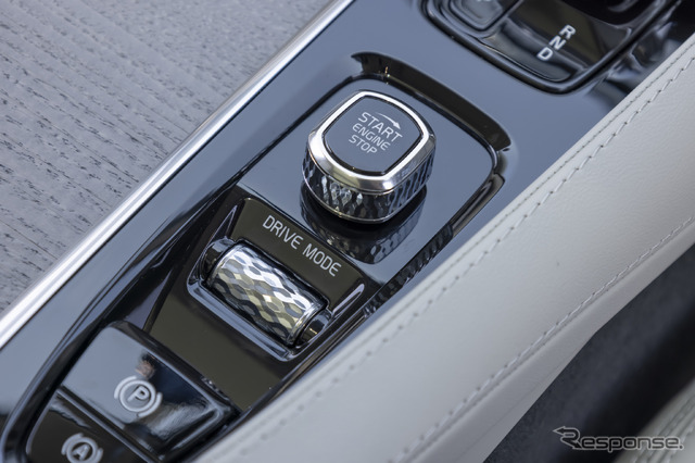 ボルボ XC90 リチャージ T8(XC90 Recharge Plug-in Hybrid T8 AWD Inscription)