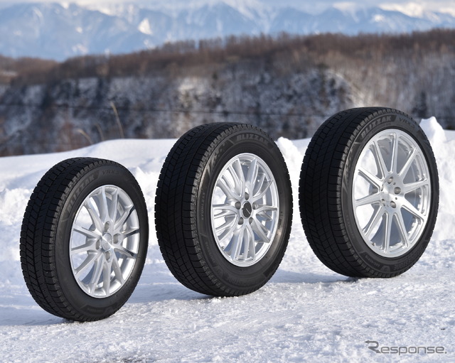 ブリヂストン BLIZZZAK VRX3(左から155/65R14、195/65R15、225/45R18)