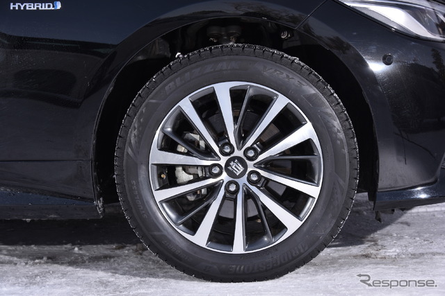 トヨタ クラウン(215/55R17)