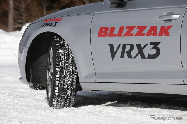 アウディ A4(225/45R18)