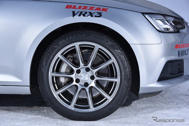 アウディ A4(225/45R18)