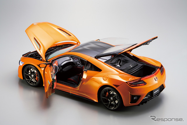 ホンダ NSX(2019年モデル)1/8スケールモデル