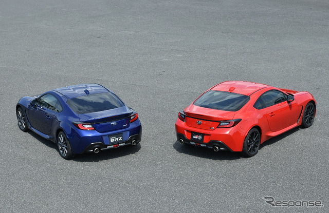トヨタGR 86(赤)/ スバルBRZ新型(青)