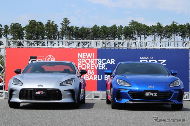 GR 86(左)とSUBARU BRZ(右)