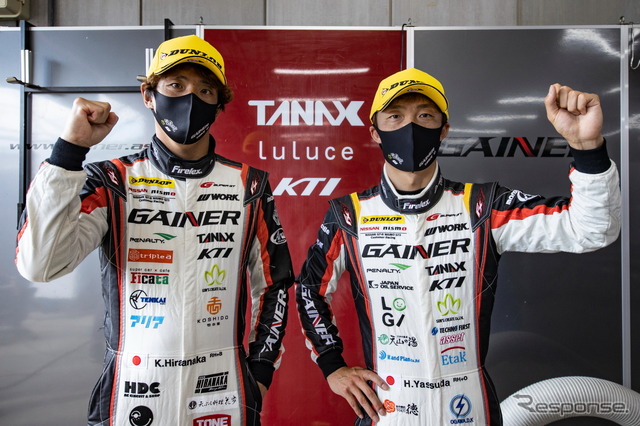 GT300クラス予選トップの平中克幸（左）と安田裕信（右）