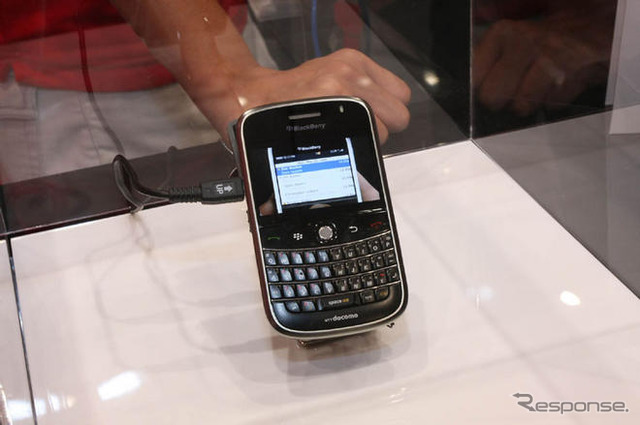 【CEATEC08】写真蔵…ドコモはセパレートケータイか、歴代ドコモダケか