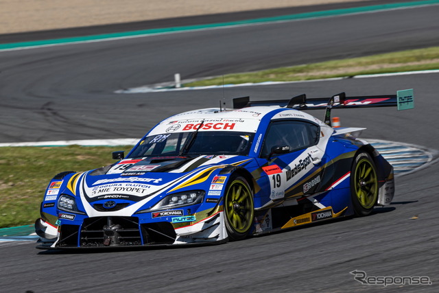 GT500クラス2位の#19 WedsSport ADVAN GR Supra(国本雄資/宮田莉朋)