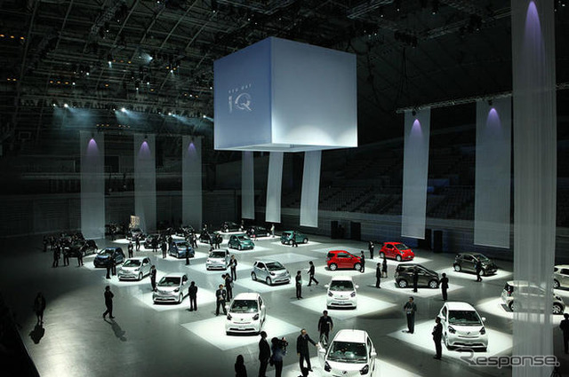 【トヨタ iQ 発表】写真蔵…発表会プレゼンテーション