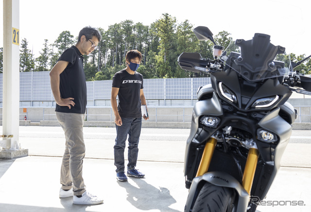 北村悠主査(左)と鈴木大五郎氏