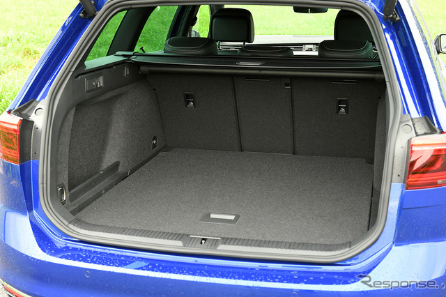 VW パサートヴァリアント 新型(TDI R-Line)
