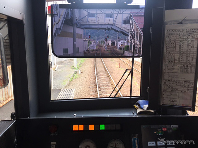 普通列車 運転席前方の現状