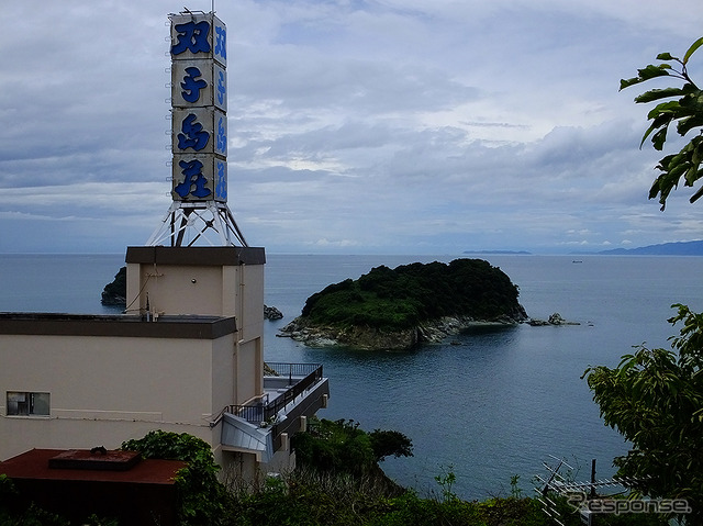 雑賀崎(さいかざき)海岸通りからみえる双子島・大島