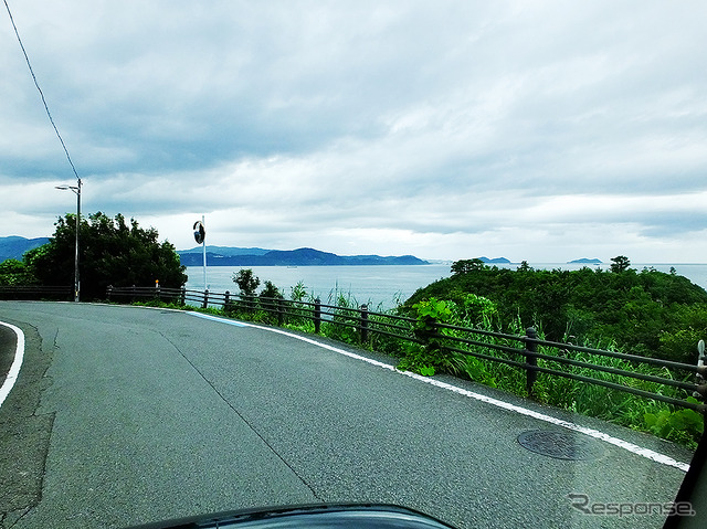 和歌山湾が一望できる雑賀崎(さいかざき)海岸通り