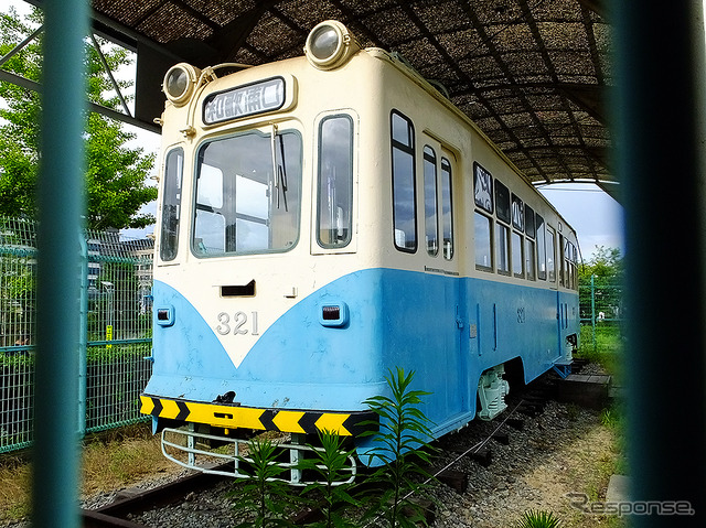 和歌山城南の岡公園にある南海和歌山軌道線 路面電車 保存車両