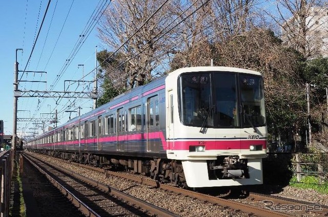 日中の各駅停車を活用する京王の農産物輸送。