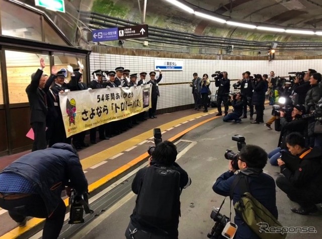 運行最終日の関電トンネルトロリーバス(2018年)