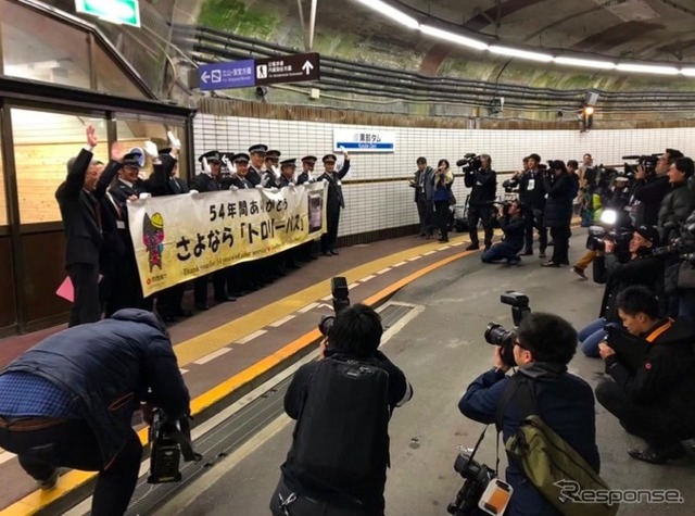 運行最終日の関電トンネルトロリーバス（2018年）