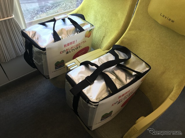 特急Laviewで運ばれるプラム