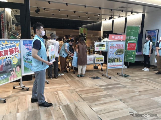 所沢駅構内、グランエミオ所沢での即売