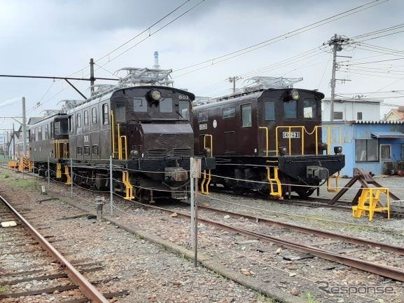 工事中の「がくてつ機関車ひろば」。「がくてつ」は岳南鉄道の略称である「岳鉄」だが、「観光客が気軽に立ち寄れるスポットを目指し、特にお子さまにも鉄道を親しんでもらえるように」ということで、ひらがな表記に。各機関車は電流が流れていない架線下にパンタグラフを上げて展示。一部の機関車は前照灯の点灯や汽笛吹鳴が可能なように整備されている。