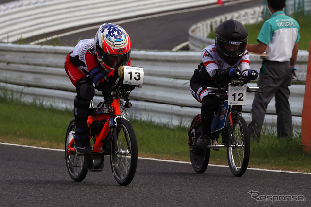 KV-BIKE総合2位の近大高専ものづくり工房B(右)