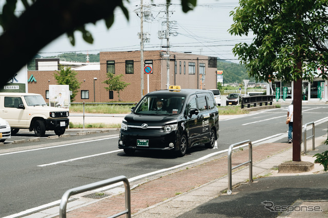峰山自動車の車両が到着