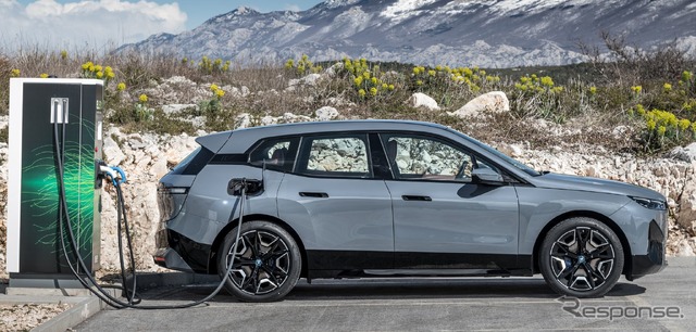 BMW iX の「xDrive50」