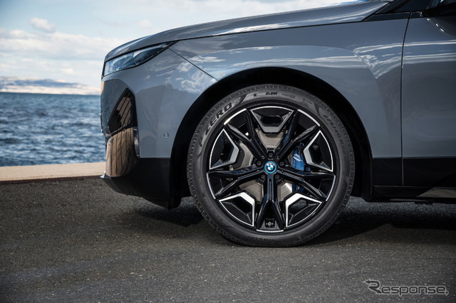 BMW iX の「xDrive50」