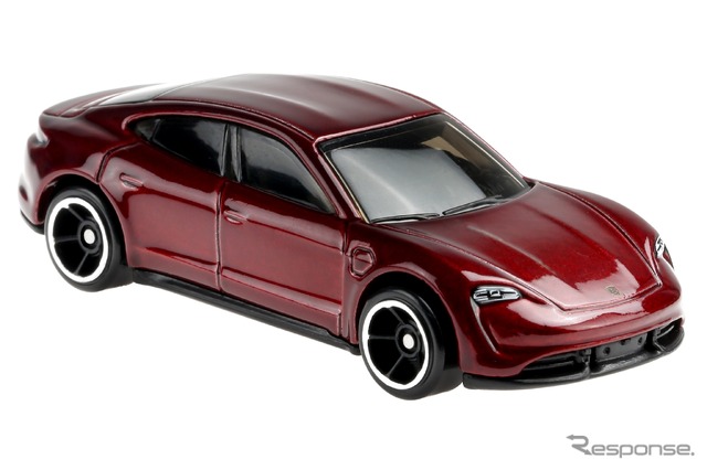 ポルシェ タイカン ターボS(9月4日発売)