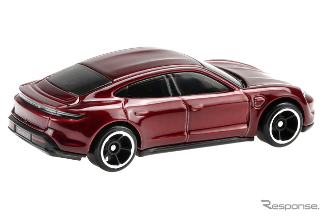 ポルシェ タイカン ターボS(9月4日発売)