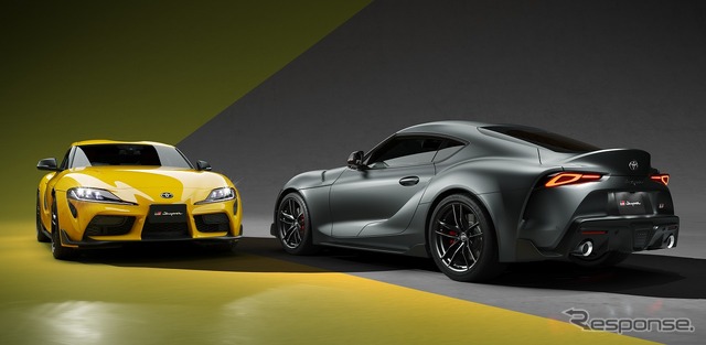 左:トヨタ スープラ 特別仕様車 SZ-R 35th アニバーサリーエディション(ライトニングイエロー)、右:トヨタ スープラ 特別仕様車 RZ 35th アニバーサリーエディション(マットストームグレーメタリック)
