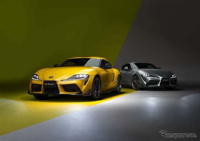 左:トヨタ スープラ 特別仕様車 SZ-R 35th アニバーサリーエディション(ライトニングイエロー)、右:トヨタ スープラ 特別仕様車 RZ 35th アニバーサリーエディション(マットストームグレーメタリック)