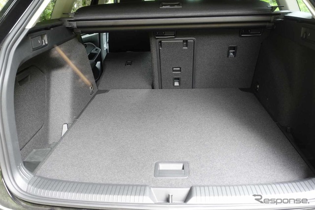 VW ゴルフヴァリアント 新型(eTSI アクティブ)