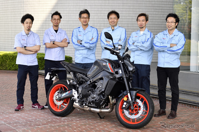 ヤマハ MT-09 新型(欧州仕様)と開発メンバー