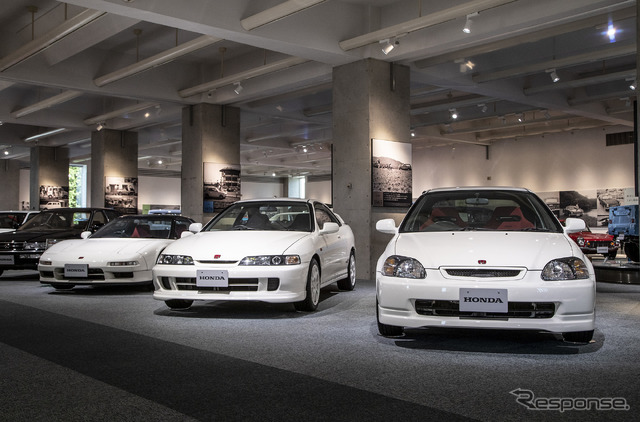NSXに始まった「タイプR」の系譜。左が初代シビックタイプR(ホンダコレクションホール展示車)