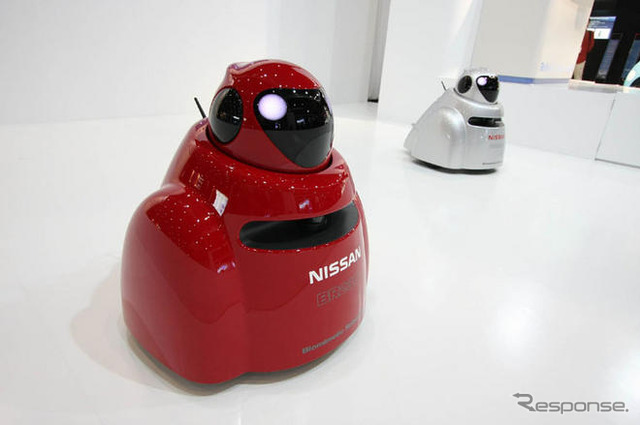 【CEATEC08】写真蔵…日産のロボットカーはハチの動き