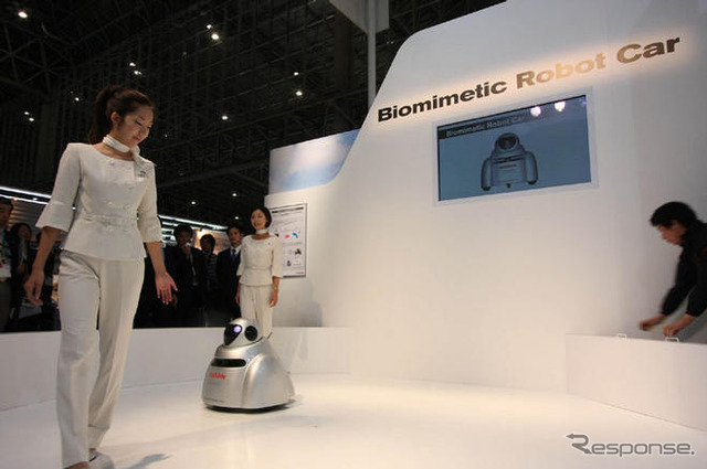 【CEATEC08】写真蔵…日産のロボットカーはハチの動き