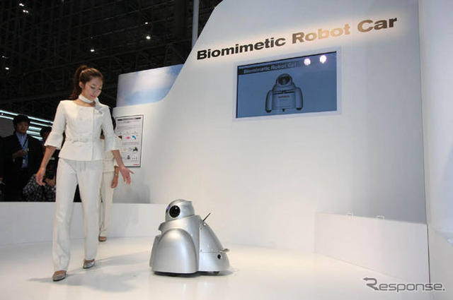 【CEATEC08】写真蔵…日産のロボットカーはハチの動き