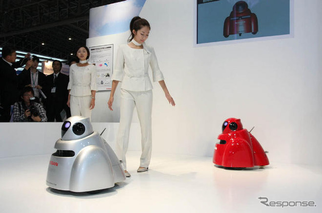 【CEATEC08】写真蔵…日産のロボットカーはハチの動き